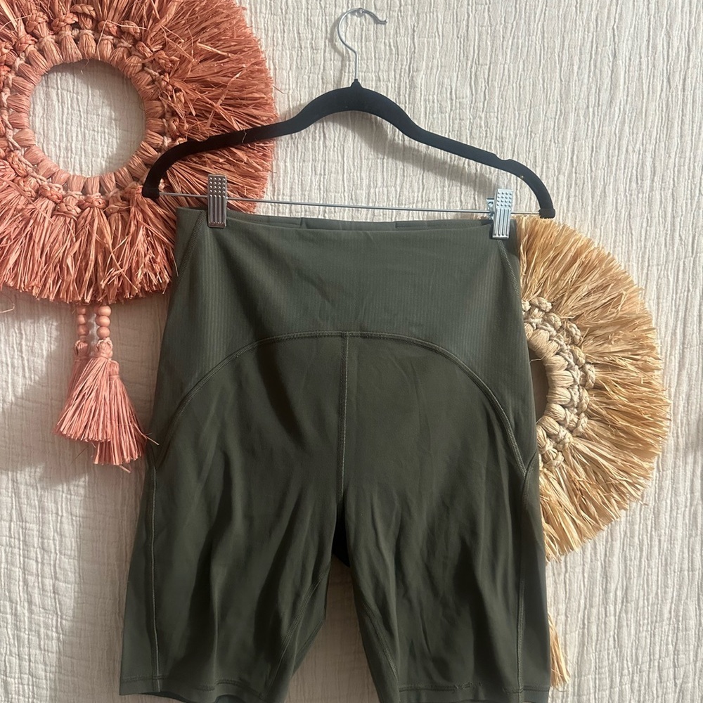 Lululemon Biker Short Green size 8